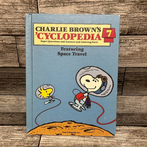 1980s Charlie Brown's Cyclopedia Featuring Space Travel Book Volume 7 - Picture 1 of 7